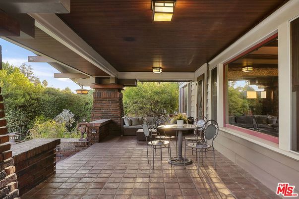Exterior, Fireplace