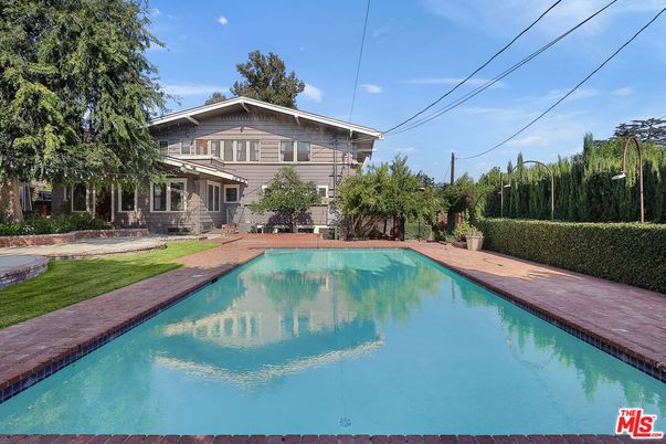 Exterior, Pool