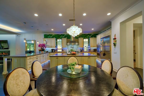 Chandelier, Dining room, Interior, Kitchen, Pendant Lights, Recessed Lighting, Stainless Steel Appliances