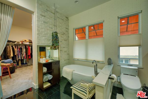 Bathroom, Free Standing Baths, Interior, Pendant Lights, Recessed Lighting, Walk-in Closets