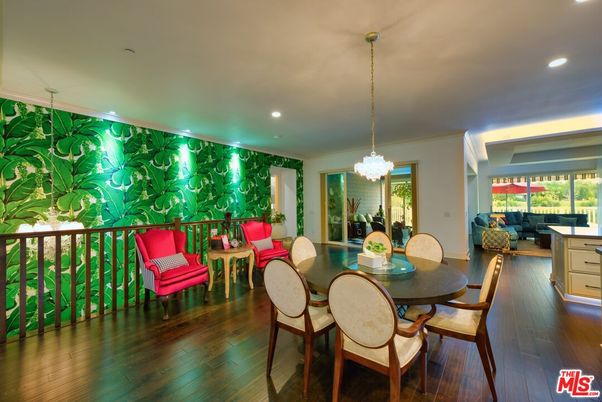 Chandelier, Dining room, Interior, Living room, Recessed Lighting, Wood Texture Flooring