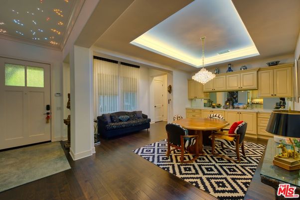 Chandelier, Dining room, Interior, Kitchen, Recessed Lighting, Wood Texture Flooring