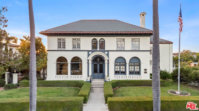 Exterior, Facade, French Provincial