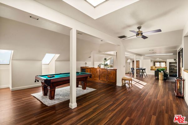 Billiard Table, Game Room, Interior, Wood Texture Flooring