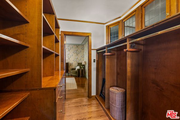 Interior, Walk-in Closets, Wood Texture Flooring
