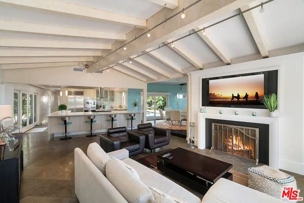 Fireplace, Interior, Kitchen, Living room