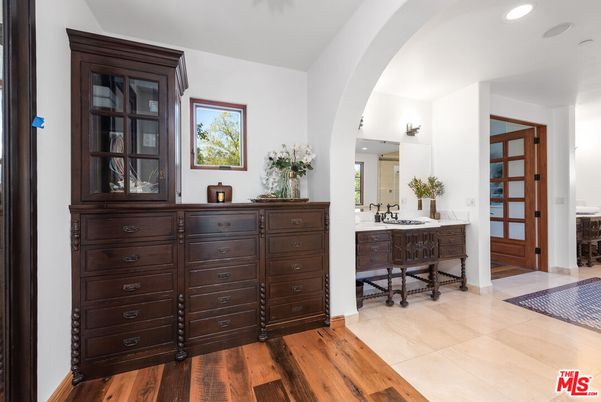 Bathroom, Interior, Recessed Lighting, Wood Texture Flooring