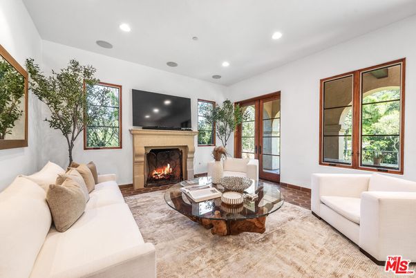 Fireplace, Interior, Living room, Recessed Lighting