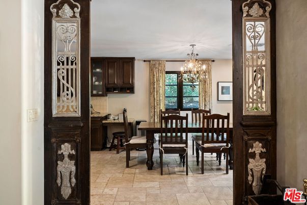 Chandelier, Dining room, Interior