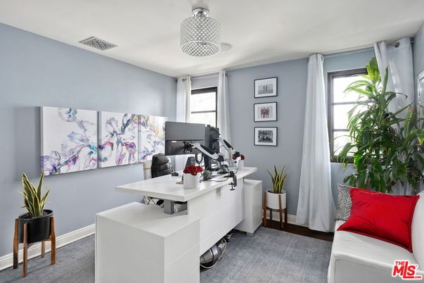 Home Office, Interior