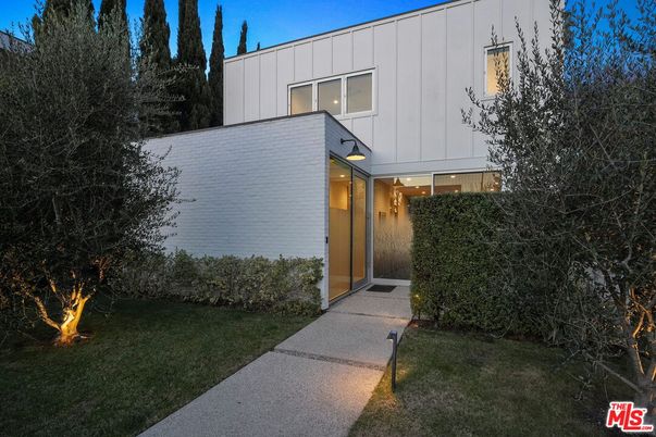 Exterior, Facade, None