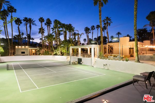 Exterior, Tennis Courts