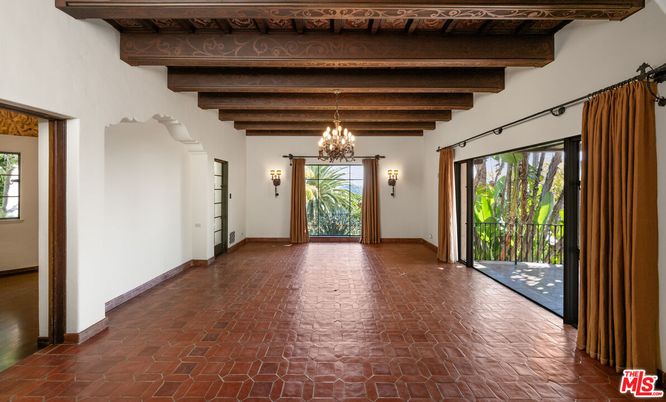 Chandelier, Interior, Wooden Beams