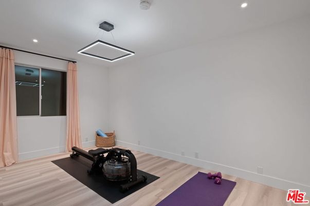 Fitness Equipment, Interior, Recessed Lighting, Wood Texture Flooring