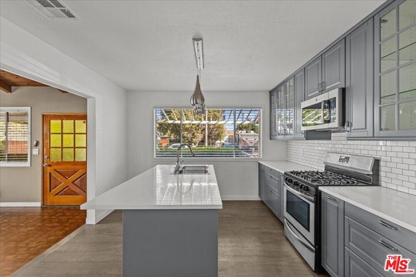 Interior, Kitchen, Pendant Lights, Wood Texture Flooring