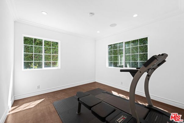 Fitness Equipment, Interior, Recessed Lighting, Wood Texture Flooring