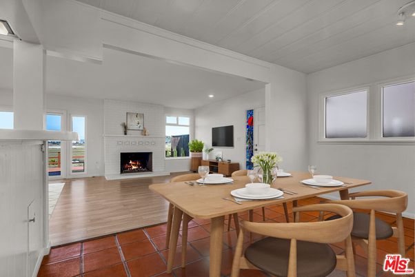 Dining room, Fireplace, Interior, Recessed Lighting, Wood Texture Flooring