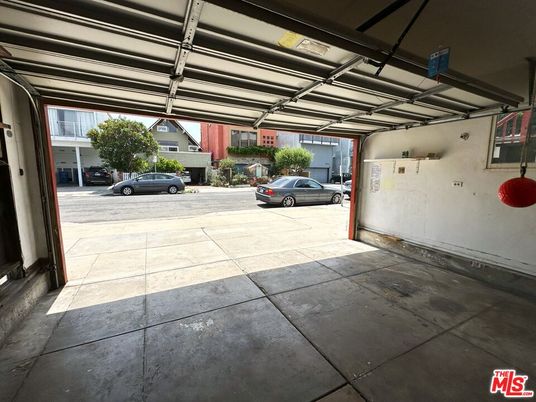 Exterior, Garage