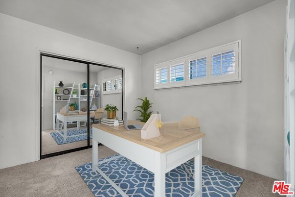 Home Office, Interior