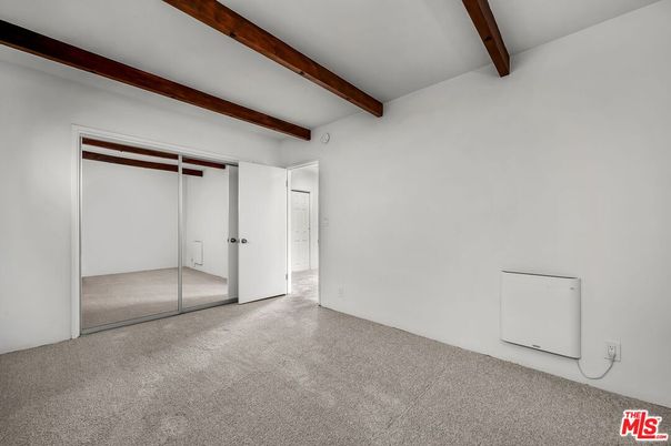 Empty room, Interior, Wooden Beams
