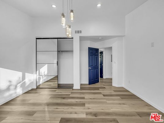 Interior, Pendant Lights, Recessed Lighting, Wood Texture Flooring
