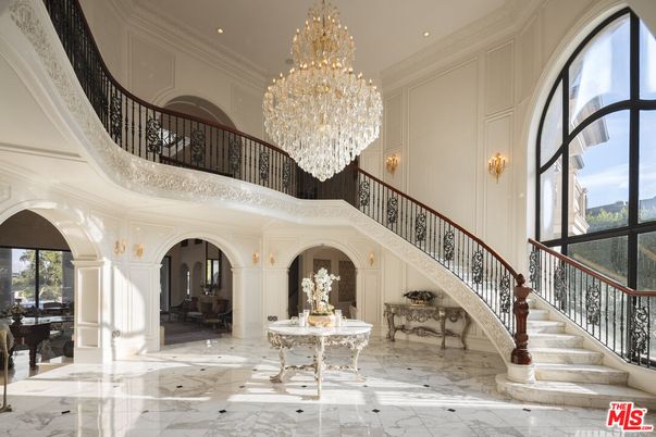 Chandelier, Interior, Marble, Piano, Recessed Lighting