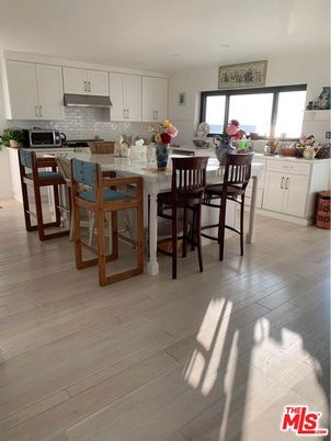 Dining room, Interior, Kitchen, Stainless Steel Appliances, Wood Texture Flooring