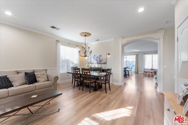 Chandelier, Dining room, Interior, Living room, Recessed Lighting, Wood Texture Flooring