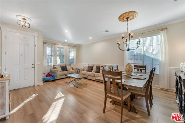 Chandelier, Dining room, Interior, Living room, Recessed Lighting, Wood Texture Flooring