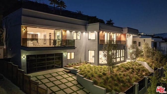 Attached, Exterior, Facade, Modern