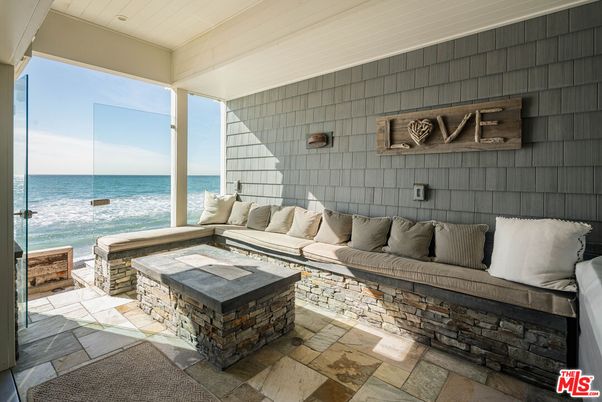 Exterior, Interior, Living room, Water