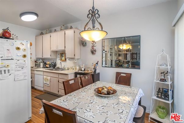 Dining room, Interior, Kitchen, Pendant Lights, Wood Texture Flooring