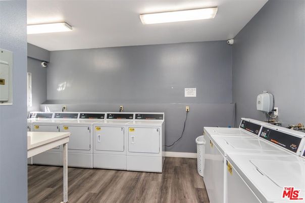 Interior, Washer, Wood Texture Flooring
