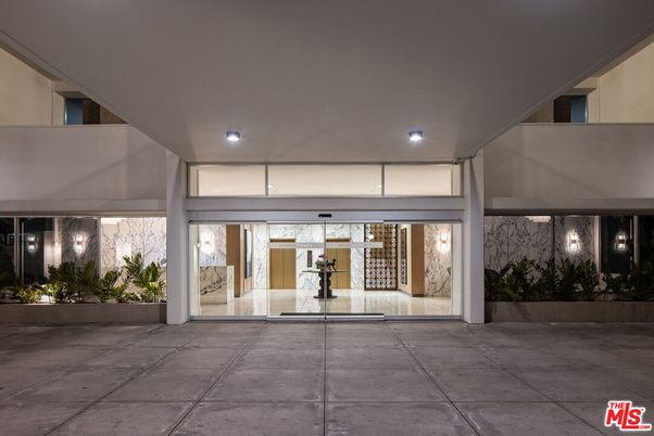 Exterior, Facade, None