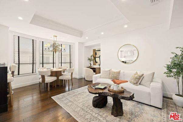 Chandelier, Dining room, Interior, Living room, Recessed Lighting, Wood Texture Flooring