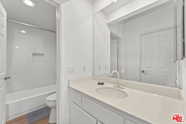 Bathroom, Interior, Recessed Lighting, Wood Texture Flooring