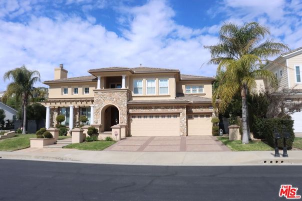 Attached, Exterior, Facade, Mediterranean