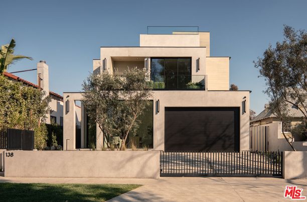 Attached, Exterior, Facade, Modern