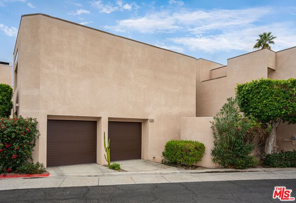 Attached, Exterior, Facade, Modern