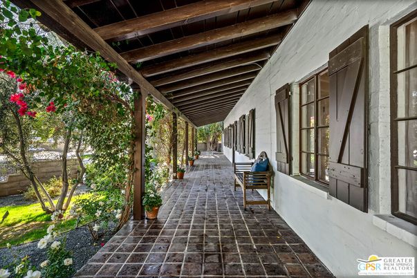 Exterior, Wooden Beams