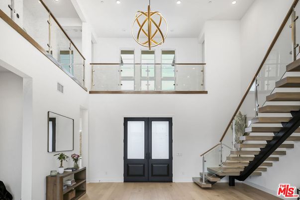 Interior, Pendant Lights, Recessed Lighting, Wood Texture Flooring