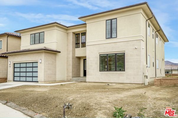 Attached, Exterior, Facade, Mediterranean