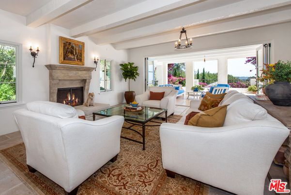 Fireplace, Interior, Living room
