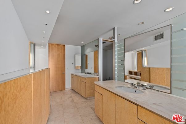 Bathroom, Dual Sink Vanities, Interior, Recessed Lighting