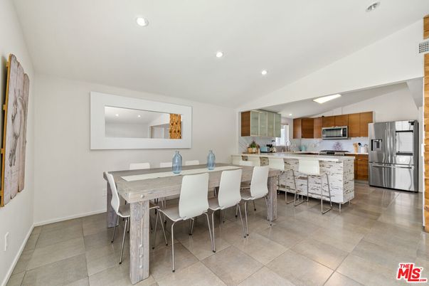 Dining room, Interior, Kitchen, Recessed Lighting, Stainless Steel Appliances