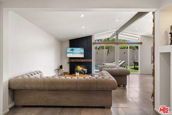 Fireplace, Interior, Living room, Recessed Lighting