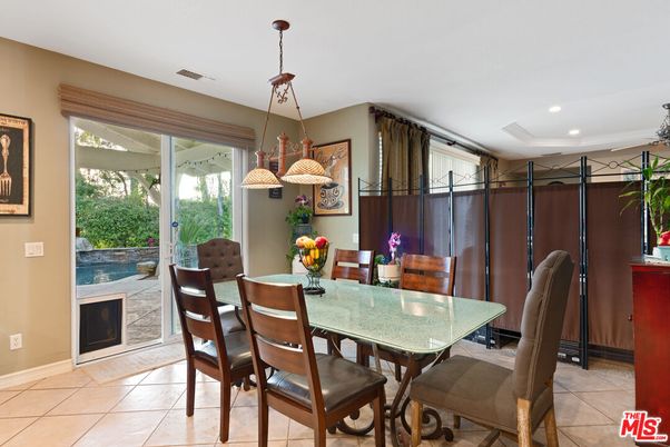 Dining room, Interior, Pendant Lights, Recessed Lighting