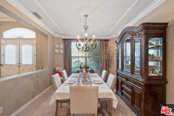 Chandelier, Dining room, Interior