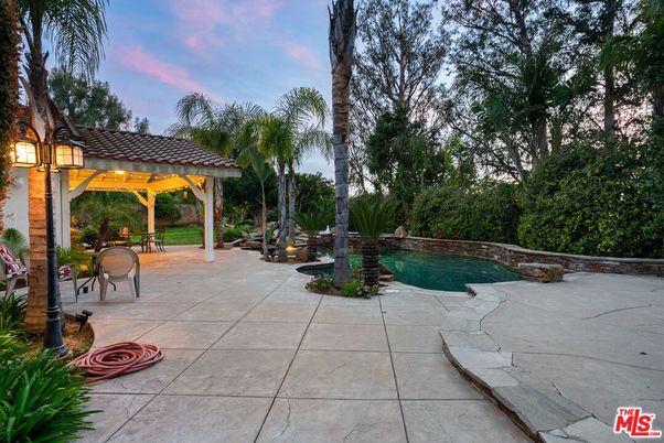 Exterior, Pool