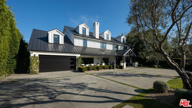 Attached, Exterior, Facade, Farmhouse